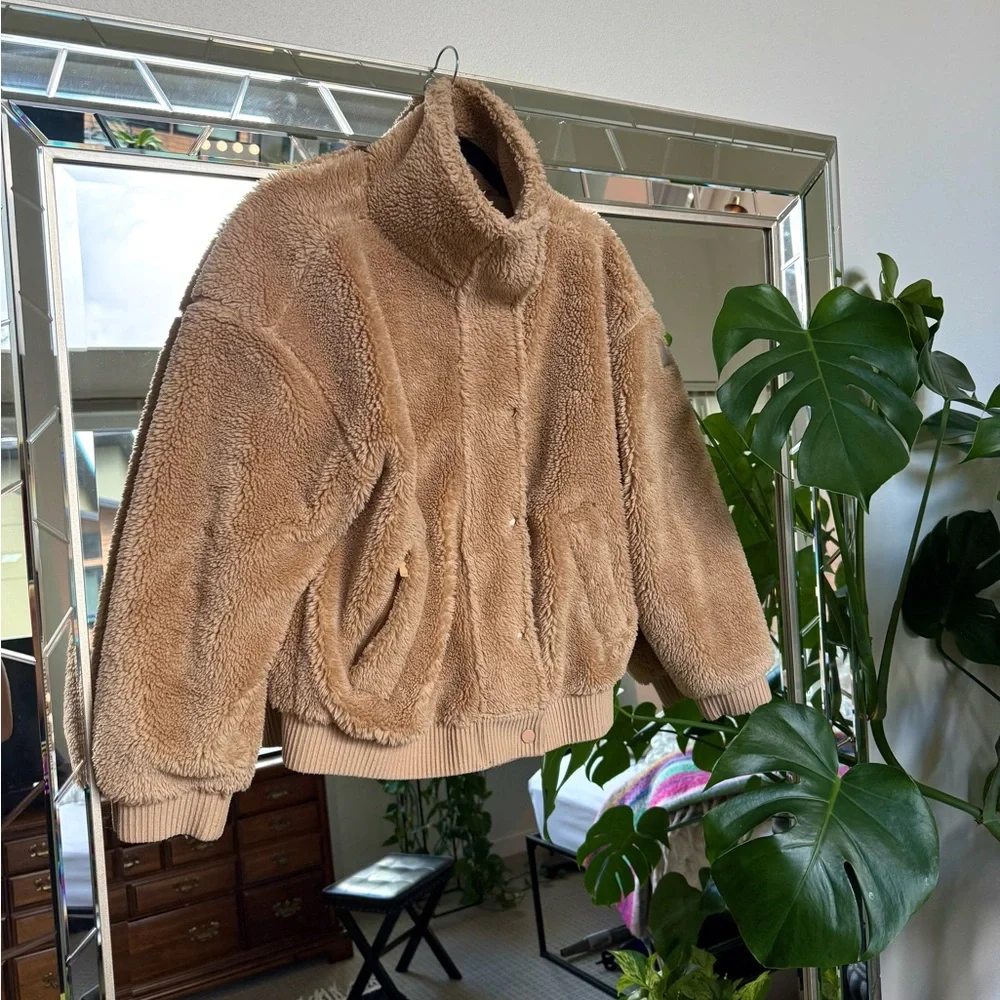 NWOT - ALO Yoga Sherpa Varsity Jacket in Camel - Picture 2 of 12